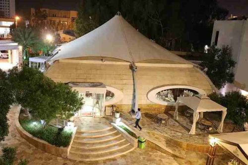 محوطه هتل تعطیلات کیش