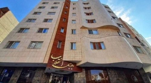 نمای بیرونی هتل انقلاب مشهد نزدیک حرم