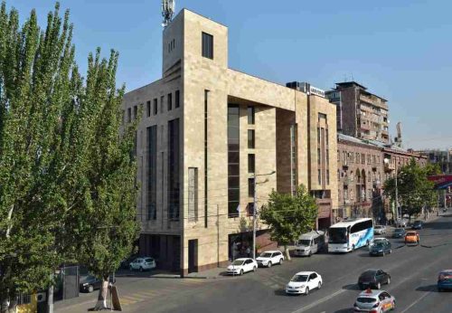 نمای ساختمان هتل آنی سنترال ایروان در مرکز شهر
