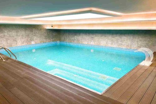 استخر سرپوشیده هتل دِ کنفوریوم وان وان ترکیه