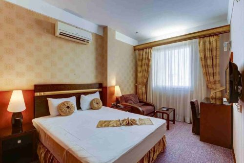 اتاق دو نفره هتل عماد مشهد با تخت دابل