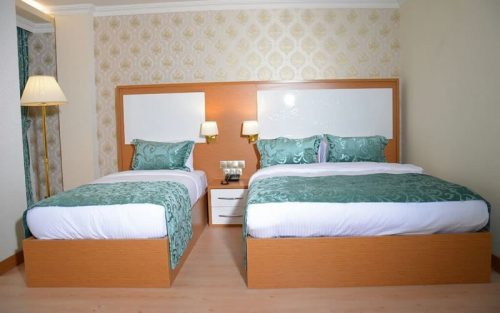 اتاق سه‌تخته هتل هالدی وان