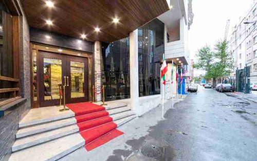 نمای بیرونی هتل شاکر مشهد