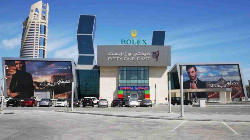 نمای داخلی مرکز خرید Villaggio Mall دوحه با فروشگاه‌های لوکس