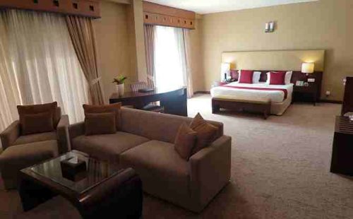 اتاق با مبلمان هتل مارینا پارک کیش