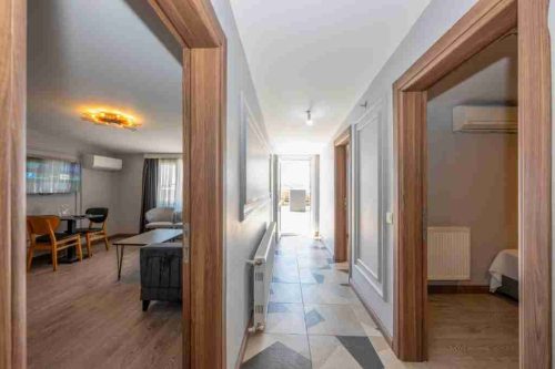 اتاق دوتخته از نمای دیگر در هتل کامفورت سوئیت وان ترکیه