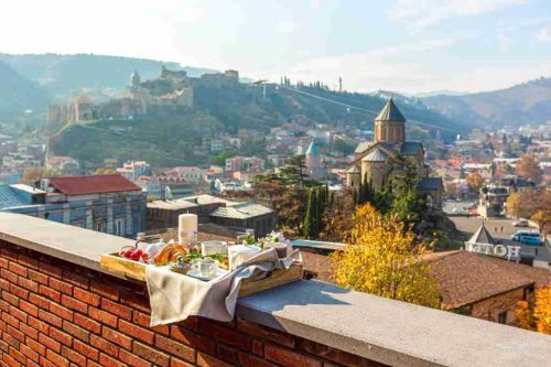 تراس اتاق هتل کی‌اِم‌اِم تفلیس