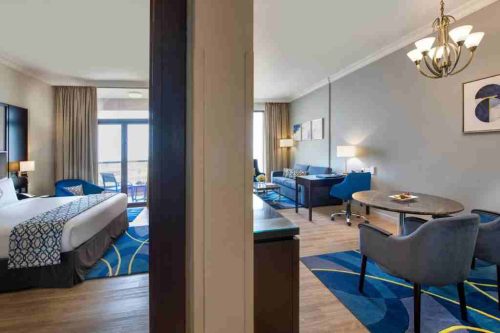 اتاق با مبلمان هتل تو سیزن دبی