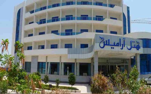 نمای بیرونی هتل آرامیس کیش