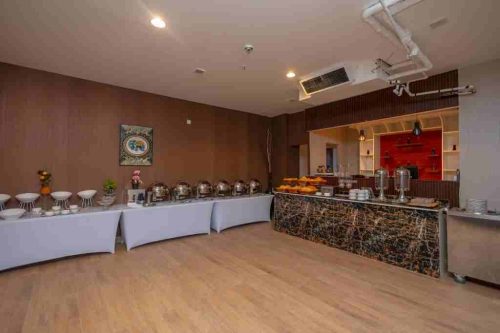 رستوران هتل گرند کانتیننت دبی