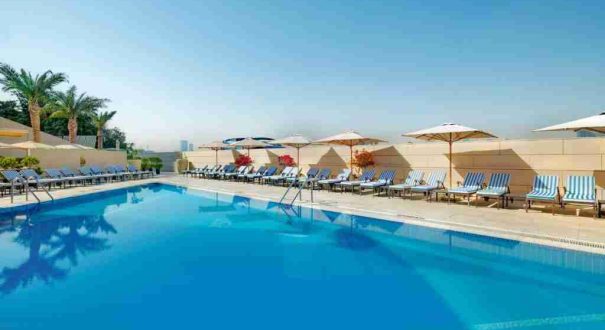 استخر روباز هتل شرایتون دبی کریک