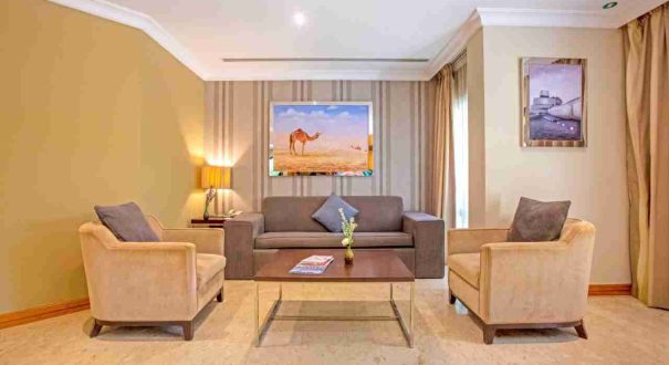 استراحت در اتاق مدرن هتل 5 ستاره Dubai Marine Beach Resort and Spa