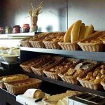 انواع نان و شیرینی در بوفه صبحانه هتل پوینت تکسیم استانبول