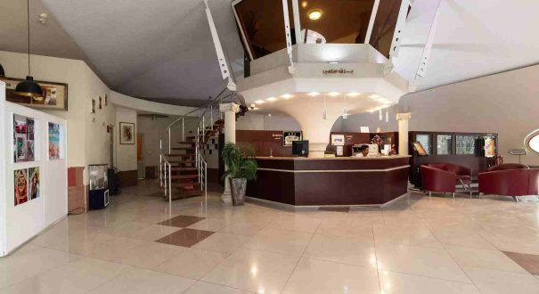 لابی هتل تعطیلات کیش