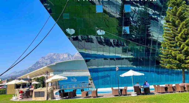 نمای بیرونی هتل ترنساتلانتیک و اسپا کمر