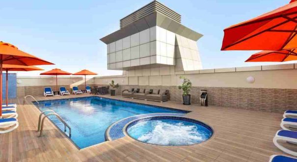استخر روباز هتل ویندهام دیره دبی استخر روباز هتل ویندهام دیره دبی