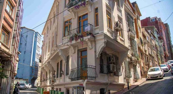 نمای هتل امی تکسیم استانبول