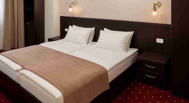 اتاق هتل آنگا ایروان با چیدمان ساده