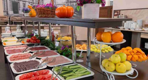 تنوع صبحانه هتل آنی سنترال ایروان برای مهمانان