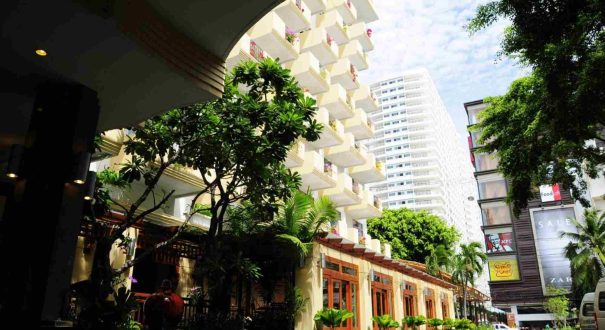 نمای بیرونی هتل گلدن بیچ پاتایا