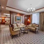 اتاق با مبلمان کلاسیک در هتل نشنال ارمنستان