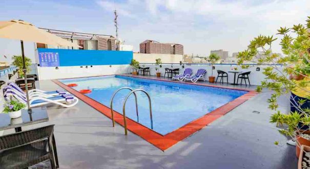 استخر تمیز و آرام در هتل فورچون پرل دبی استخر روباز هتل فورچون پرل دبی