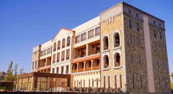 نمای هتل قفقاز ایروان