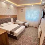 اتاق سه‌تخته هتل میران مشهد