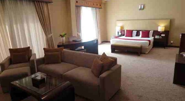 اتاق با مبلمان هتل مارینا پارک کیش