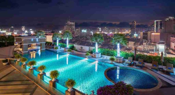 استخر روباز هتل برکلی پراتیونام بانکوک