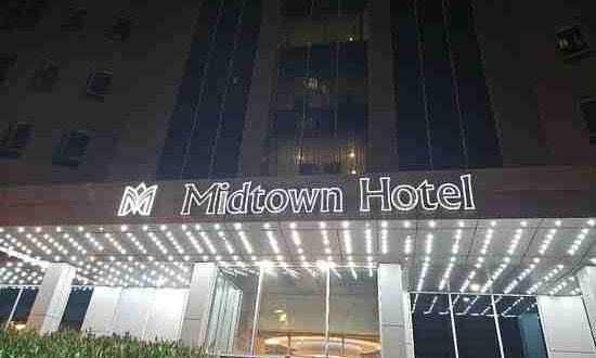 نمای بیرونی هتل میدتاون باکو