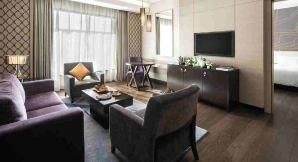 اتاق با مبلمان هتل هرمز گرند عمان