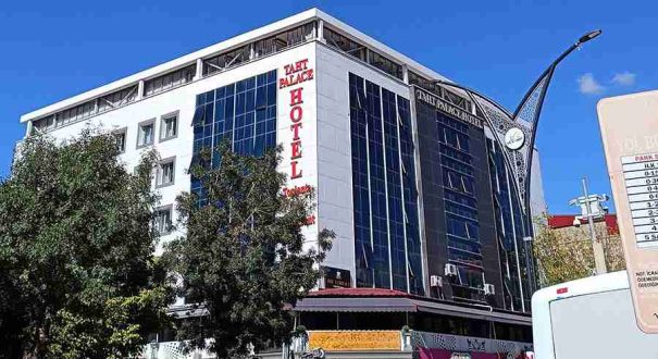 نمای هتل تخت پالاس وان