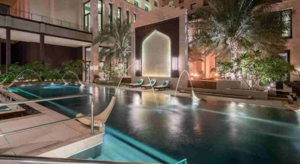 استخر روباز هتل هرمز گرند عمان