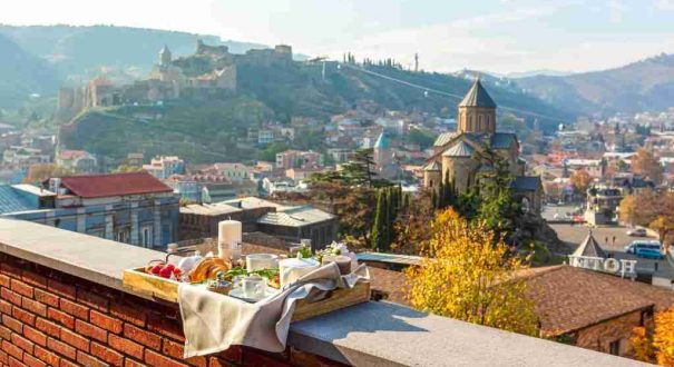 تراس اتاق هتل کی‌اِم‌اِم تفلیس