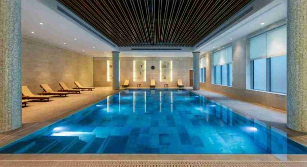 استخر سرپوشیده هتل هالیدی این باکو