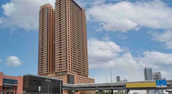 نمای هتل و آپارتمان‌های تو سیزن دبی