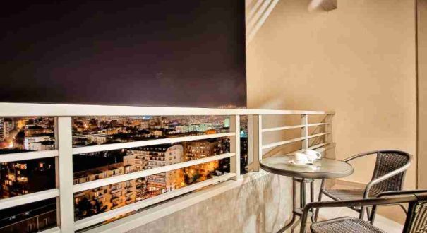 تراس هتل آمری پلازا تفلیس