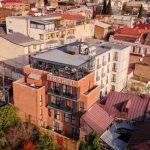 نمای هتل کی‌اِم‌اِم تفلیس