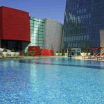 استخر روباز هتل فیرمونت باکو فلیم تاورز