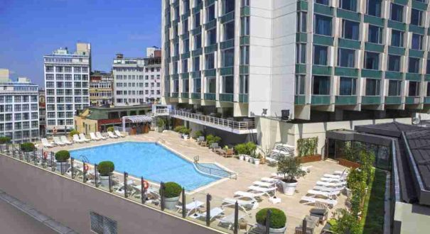 استخر روباز هتل مارمارا تکسیم استانبول