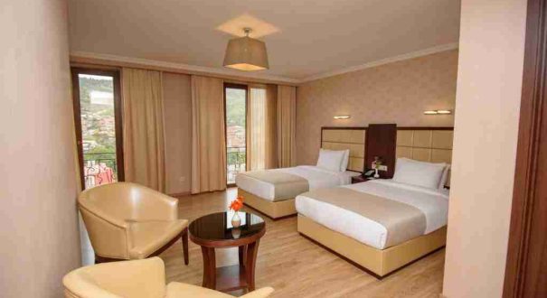 اتاق سه نفره هتل کی‌اِم‌اِم تفلیس