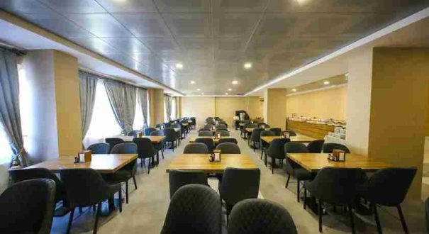 رستوران هتل تخت پالاس وان