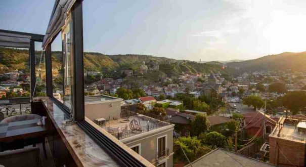 تراس اتاق هتل کی‌اِم‌اِم تفلیس