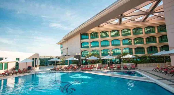 استخر روباز هتل موونپیک گرند البوستان دبی