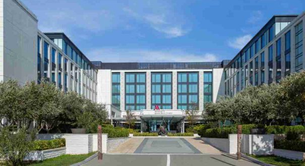 نمای بیرونی هتل ماریوت بولوارد باکو