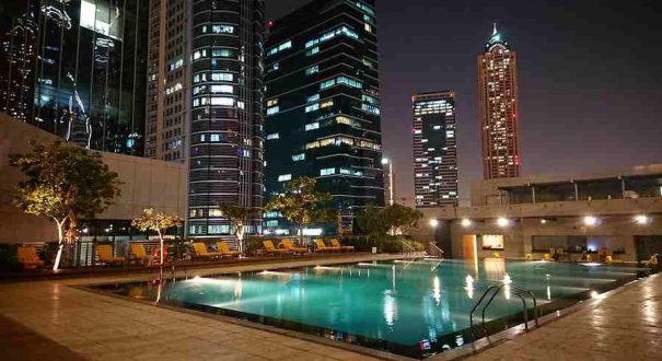 نمای بیرونی هتل آنانتارا داون‌تاون دبی در مرکز شهر