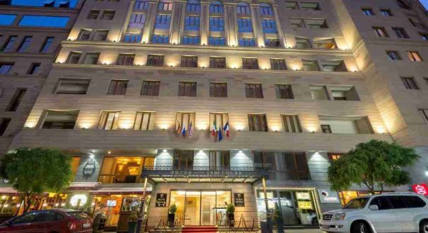 نمای بیرونی هتل پاریس ارمنستان