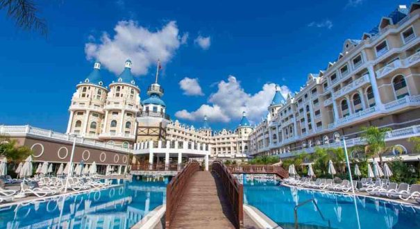 نمای بیرونی هتل حیدرپاشا پالاس آلانیا