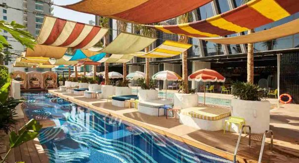 ستخر روباز هتل ماما شلتر دبی